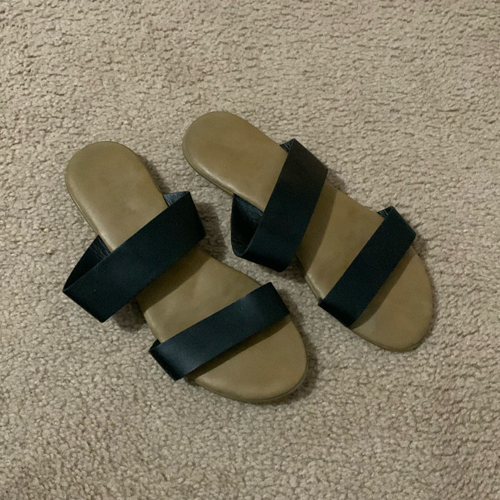 Free with purchase! Black faux leather summer strappy sandals